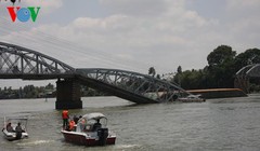 Cận cảnh chiếc cầu bị sập