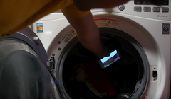 Video: Nín thở xem bạo hành Galaxy S7 trong máy giặt