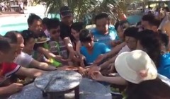 Khách Trung Quốc xấu mặt vì màn tranh hoa quả trong 6 giây