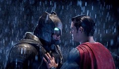 Batman và Superman đối đầu trong "Ánh sáng công lý) (Nguồn: Warner Bros)