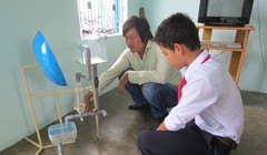 Học sinh làng "hô biến" nước mặn thành nước ngọt