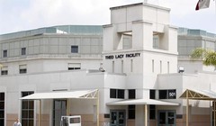 Nhà tù Theo Lacy là một khu phức hợp được bảo vệ nghiêm ngặt nằm bên bờ sông Santa Ana ở thành phố Orange, quận Cam. Nó được đặt theo tên của cựu cảnh sát trưởng Theo Lacy và khánh thành vào năm 1960. Ảnh: Los Angeles Times