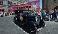 Video: Ngắm lại những chiếc xe huyền thoại thời Xô viết