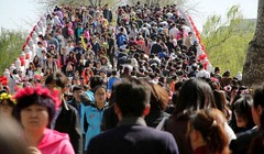 Choáng với biển người Trung Quốc chen nhau ở Vạn Lý trường thành 