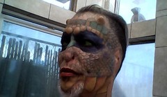 Kinh dị: Phẫu thuật đau đớn để biến thành rồng