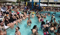 Choáng với lễ hội của 20 vạn đồng tính nữ