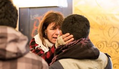 Cậu bé tị nạn 7 tuổi nhắn tin cứu 15 mạng người