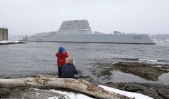 Cận cảnh khu trục hạm đắt nhất hành tinh lần thứ 2 ra khơi