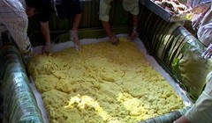 Bánh chưng 2,5 tấn: Chỉ là để... “tự sướng“