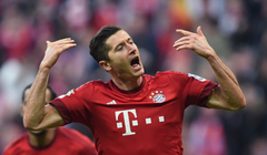 Lewandowski toả sáng giúp Bayern đánh bại Schalke. (Ảnh: Getty)