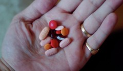 Mỹ: 12 người chết vì bệnh viện cho thuốc rởm