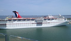 Tàu du lịch Mỹ lần đầu đến Cuba sau nửa thế kỷ
