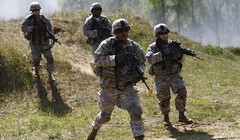 Video: NATO rầm rập tập trận ngay “cửa ngõ” Nga