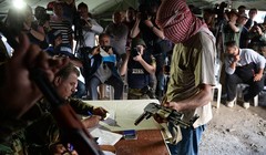 Syria: Hơn 200 chiến binh hạ vũ khí đầu hàng