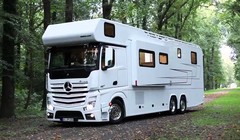 Video: Khám phá nhà xe hơi độc đáo giá 33 tỷ đồng