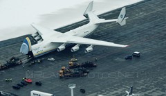 Chiếc phi cơ lớn nhất thế giới Antonov-225 Mriya, đã hạ cánh ở Perth, Australia trước sự hò reo chào đón nồng nhiệt của 20.000 người dân xứ sở chuột túi vào sáng 15/5. Máy bay chở hàng của Ukraine được thiết kế từ thập niên 80 của thế kỷ trước ở thời kỳ L