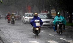 Ở nhiều nơi, trong cơn dông có thể xảy ra tố lốc, mưa đá và gió giật mạnh.