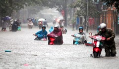 Trận mưa lớn ở Hà Nội đêm ngày 24/5 vừa qua gây ngập lụt ở Hà Nội lớn nhất lịch sử 45 năm qua