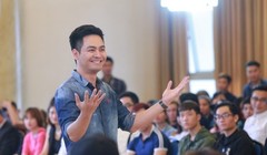 Video: Bất ngờ với giọng hát của MC Phan Anh