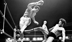 Video: Huyền thoại Muhammad Ali từng xuất hiện trong quảng cáo Porsche 911