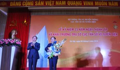 Phó Chủ tịch Quốc hội Đỗ Bá Tỵ trao tặng Huân chương Lao động hạng Nhất cho Cục trưởng Đoàn Quang Hoan