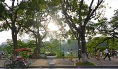 Dự báo thời tiết: Ngày nắng, đêm mưa dông rải rác