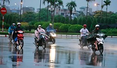  Nhiệt độ sẽ giảm 4-5 độ C so với đợt nắng nóng kéo dài từ cuối tuần trước.