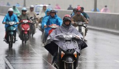 Hà Nội nhiệt độ tăng nhẹ, vẫn có mưa rào và dông.