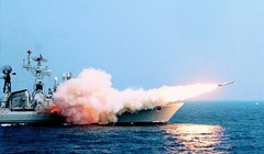 Theo phía Ấn Độ, BrahMos được xem là tên lửa hành trình đối hạm bay nhanh nhất thế giới, có thể phóng từ tàu chiến, tàu ngầm, trên mặt đất cũng như từ chiến đấu cơ.