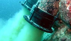 Đường ống xả thải ngầm của Formosa xuống biển đã được các ngư dân lặn xuống biển chụp, sau nghi vấn nhà máy này có liên quan đến việc cá chết hàng loạt.