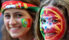 Cùng chiêm ngưỡng nhan sắc các nữ CĐV xinh đẹp và quyến rũ của Ba Lan ở trận đấu với Bồ Đào Nha.