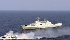 Tàu đổ bộ, chiến đấu của Hải quân Trung Quốc tập trận phi pháp gần quần đảo Hoàng Sa (ảnh minh họa).