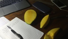 Những bức ảnh ghi lại cuộc sống hàng ngày của một sinh viên Việt Nam đã trở thành "bão" với bạn bè quốc tế.