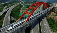 Đến cuối năm 2015, tổng chiều dài của mạng lưới đường sắt này đã đạt 19.000 km, chiếm hơn 50% mạng lưới đường sắt tốc độ cao của toàn thế giới.