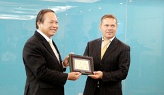 ​Bộ trưởng Trương Minh Tuấn và Thủ tướng Slovakia Robert Fico.