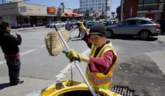 Bà Suu Thi Ngo với công việc thường ngày.