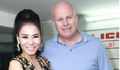 Doanh nhân Otto và vợ - ca sĩ Thu Minh.