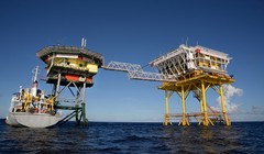 Các nhà giàn DK1 (Cụm công trình dịch vụ kinh tế - khoa học - kỹ thuật của Việt Nam) thế hệ thứ 2 và thứ 3 tại bãi ngầm Phúc Nguyên trên thềm lục địa phía Nam. Kể từ năm 1989, đây cũng chính là những cột mốc để bảo vệ chủ quyền và quyền chủ quyền trên vùn