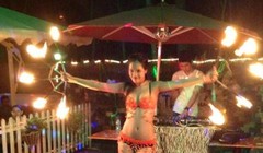 Không chỉ là nghề nguy hiểm, múa lửa còn đòi hỏi vũ công phải tập luyện trong thời gian dài.