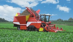  Tốc độ của Maxtron 620 khi thu hoạch là 20 km/h.