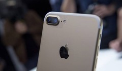 iPhone 7 là lý do để dòng người cũng xếp hàng dài trước các của hàng Apple ở Singapore và Trung Quốc.