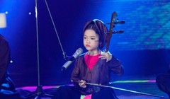 ‘Ca nương 6 tuổi' Đặng Tú Thanh đã có nhiều màn biểu diễn hát như lên đồng.