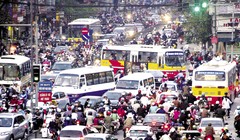 Tắc đường là nỗi ám ảnh của nhiều người dân thủ đô.