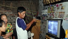 Số hóa truyền hình sẽ tác động lớn tới những người dân đang thu xem truyền hình quảng bá. Ảnh minh họa: Internet