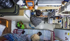 Tại Hongkong, để thuê căn hộ vỏn vẹn 5,5 m2 cho mình và con trai, bà mẹ này đã phải chi tới 487 USD/tháng.