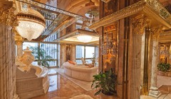 Theo Daily Mail, căn hộ xa xỉ mà ông Donald Trump cùng gia đình sống nằm tại tầng 66 trong Trump Tower, có thể ngắm Công viên Trung tâm.