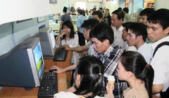 Người đi tàu, xe mua vé ở các cửa hàng tiện lợi sẽ tránh được cảnh xếp hàng chờ tới lượt tại các nhà ga, bến xe vào các dịp lễ, tết như hiện nay.