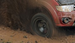 Video hướng dẫn bạn cách thoát khỏi những đoạn lầy lội, để chuyến du xuân an toàn.