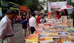 Toàn bộ tiền bán báo Tết sẽ được chuyển thành sách tặng cho các trường học, bưu điện văn hóa các xã miền múi, các xã đặc biệt khó khăn