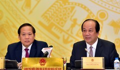 Bộ trưởng, Chủ nhiệm Văn phòng Chính phủ, Người phát ngôn của Chính phủ Mai Tiến Dũng (phải) và Bộ trưởng Bộ Thông tin và Truyền thông Trương Minh Tuấn đồng chủ trì phiên họp báo Chính phủ thường kỳ tháng 1/2017.